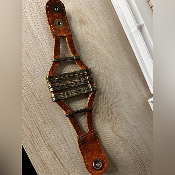 Leather bracelet with metal detailing - Picture 5 of 5